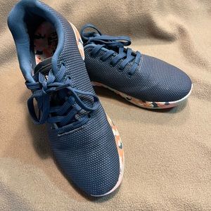 9.5 women’s NoBull trainers